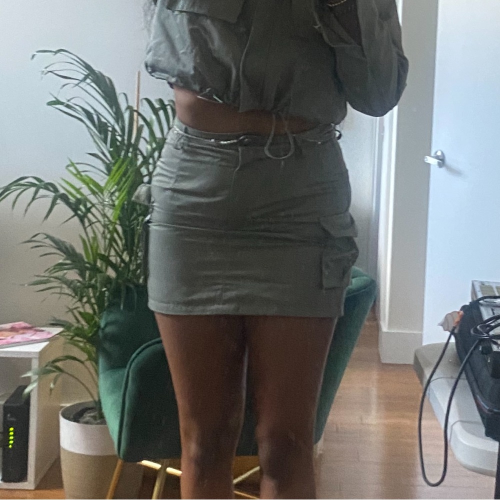 Mini cargo skirt green